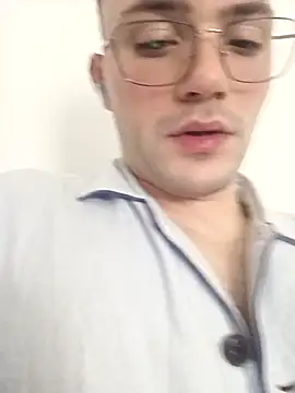 Snapshot of luke25bwc chatting on December 23, 5:49 am luke25bwc online show from December 23, 5:49 am