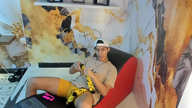 Victor LatinBoy online show from February 5, 3:11 am