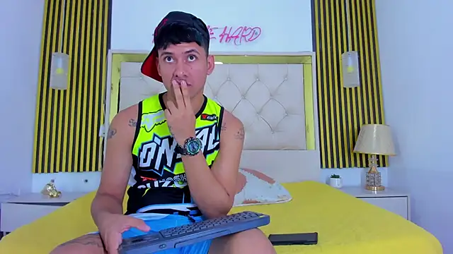 Sweet kevin1 online show from December 20, 3:57 am