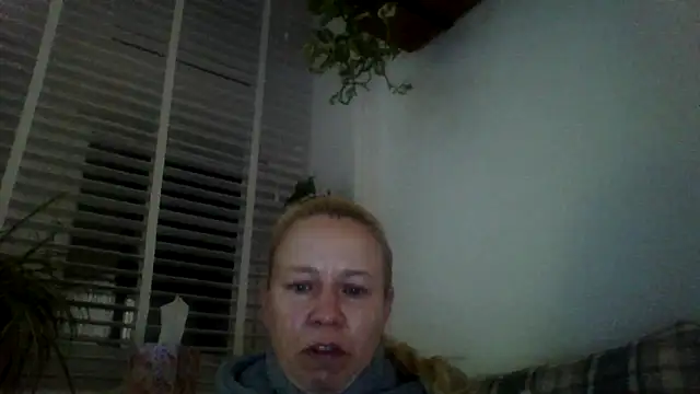 jennyblondeuk online show from February 18, 10:50 pm