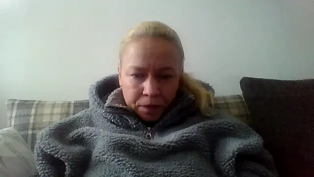 jennyblondeuk online show from February 19, 2:57 pm
