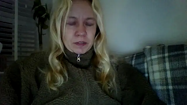 jennyblondeuk online show from February 22, 9:24 pm