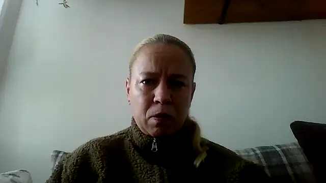jennyblondeuk online show from February 25, 3:32 pm