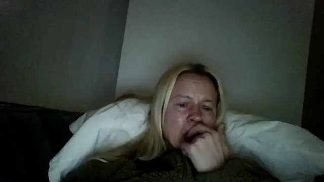 jennyblondeuk online show from March 23, 10:58 pm