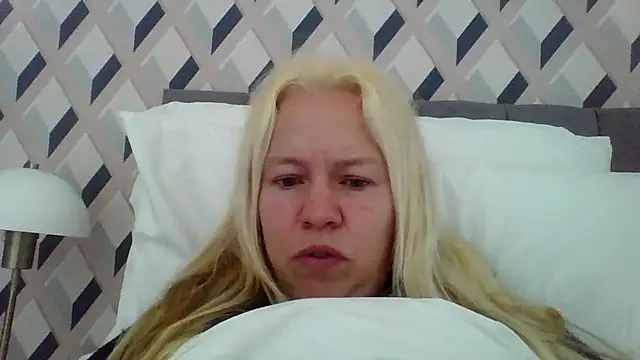 jennyblondeuk online show from April 1, 9:10 am