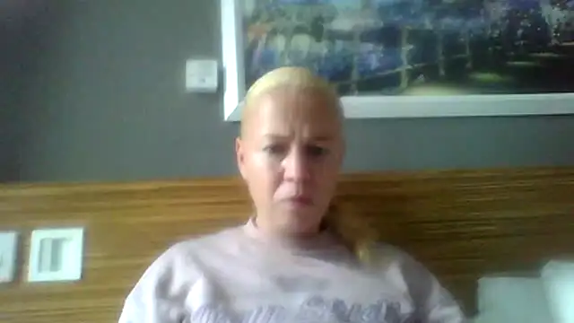 jennyblondeuk online show from April 4, 2:25 pm