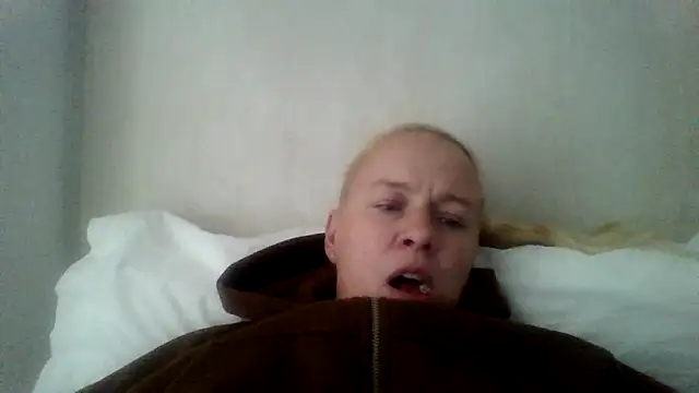 jennyblondeuk online show from April 14, 2:56 pm