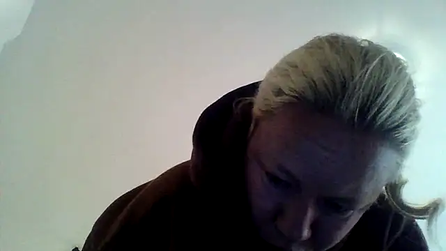 jennyblondeuk online show from May 9, 11:26 am