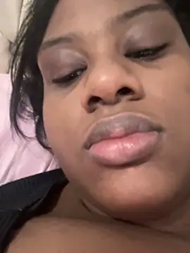 Snapshot of amorasecy chatting on December 23, 9:18 am amorasecy online show from December 23, 9:18 am