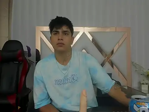 Snapshot of ThomasThund chatting on January 8, 1:02 pm ThomasThund online show from January 8, 1:02 pm