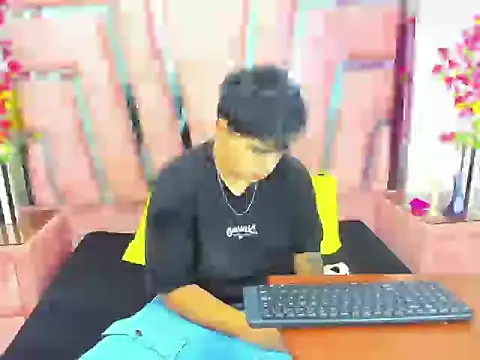 Snapshot of ThomasThund chatting on January 10, 1:02 pm ThomasThund online show from January 10, 1:02 pm