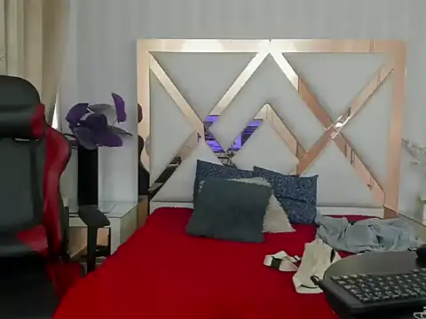 Snapshot of ThomasThund chatting on January 12, 1:27 pm ThomasThund online show from January 12, 1:27 pm