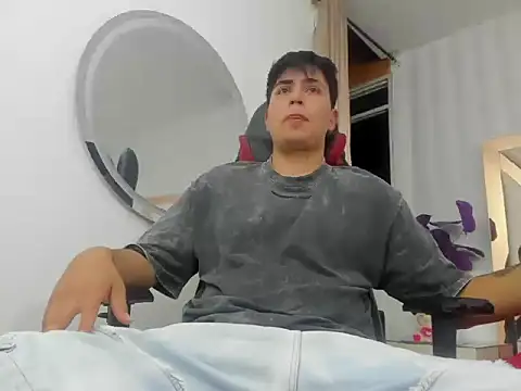 Snapshot of ThomasThund chatting on January 14, 3:01 am ThomasThund online show from January 14, 3:01 am