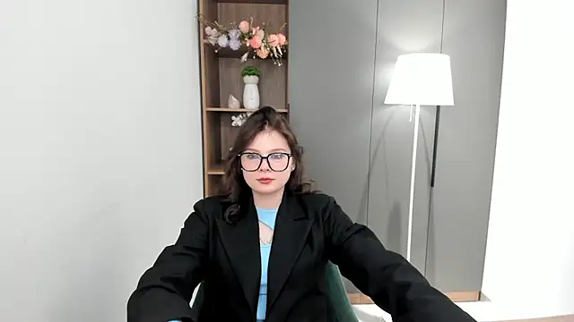 Snapshot of QuinnHeileman chatting on December 23, 9:29 am QuinnHeileman online show from December 23, 9:29 am