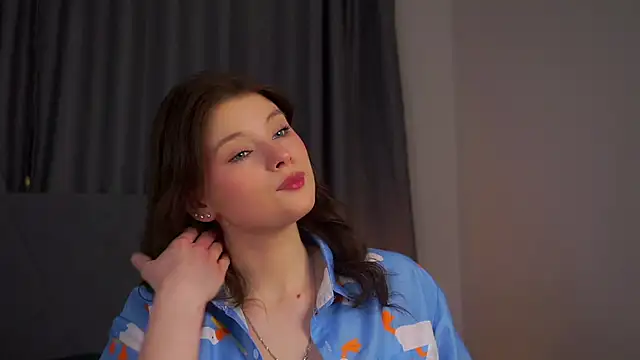 Snapshot of QuinnHeileman chatting on January 15, 11:26 am QuinnHeileman online show from January 15, 11:26 am