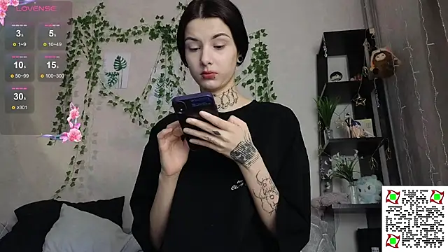 LeonaHinnes online show from January 14, 2:28 am