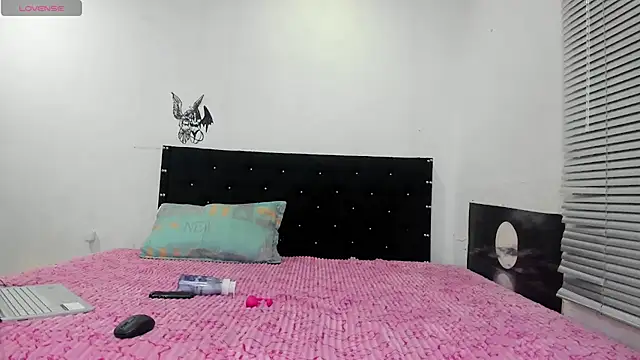 richblack01 online show from May 26, 11:06 am