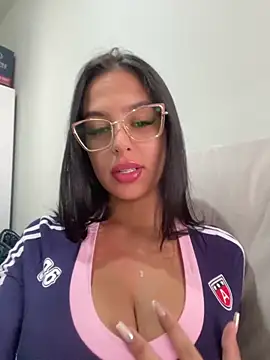 jujuarantes  2026 online show from January 7, 12:07 pm