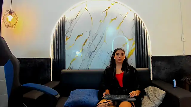 Queen Aylen online show from December 22, 7:22 pm