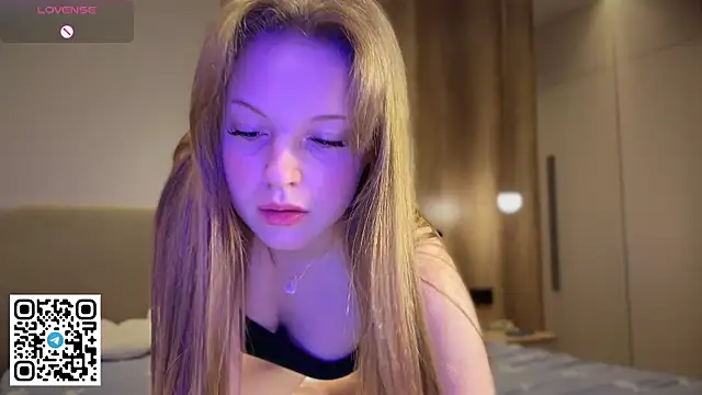 Snapshot of steffi_meoww chatting on May 18, 9:42 pm steffi meoww online show from May 18, 9:42 pm
