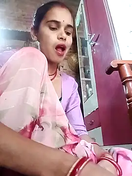 Snapshot of Fency_Love143 chatting on February 12, 10:32 am Fency Love143 online show from February 12, 10:32 am