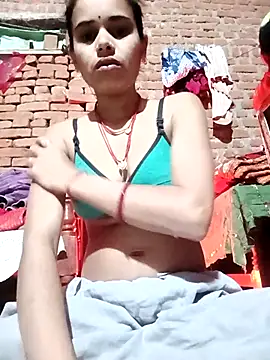 Snapshot of Fency_Love143 chatting on February 20, 12:40 am Fency Love143 online show from February 20, 12:40 am