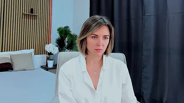 Snapshot of EmeraldGlow chatting on April 10, 2:33 pm EmeraldGlow online show from April 10, 2:33 pm