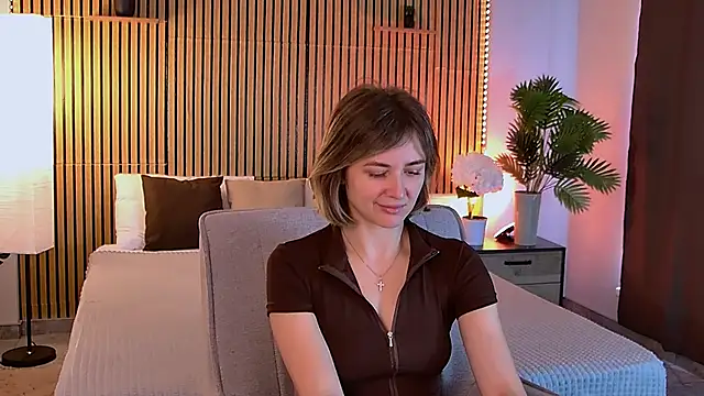 Snapshot of EmeraldGlow chatting on April 13, 2:55 pm EmeraldGlow online show from April 13, 2:55 pm