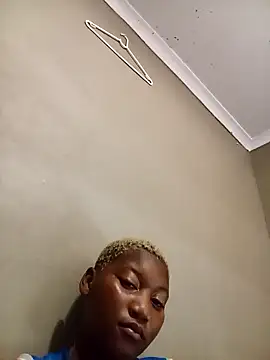 Snapshot of goldenstrips295 chatting on January 13, 10:31 am goldenstrips295 online show from January 13, 10:31 am