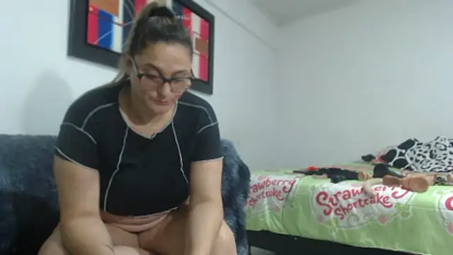 pareja latina1483 online show from March 7, 1:57 am