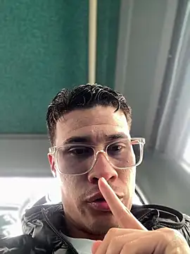 Latin Paisa Boy online show from April 15, 5:20 pm