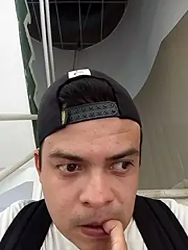soytorres92 online show from July 6, 8:44 pm