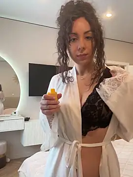 curly jade online show from March 1, 10:50 am