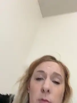 Snapshot of Trippyyb28 chatting on February 26, 1:04 am Trippyyb28 online show from February 26, 1:04 am