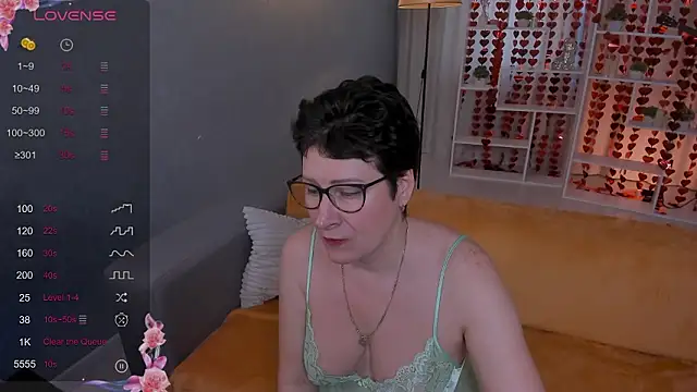 JennyMons online show from February 11, 8:30 am