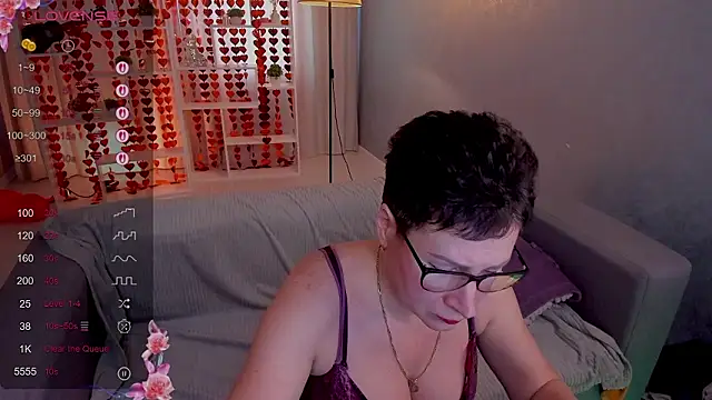 JennyMons online show from February 12, 8:42 am