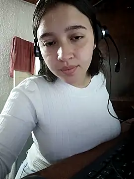 Snapshot of Laia__Evanss chatting on February 12, 12:33 pm Laia Evanss online show from February 12, 12:33 pm