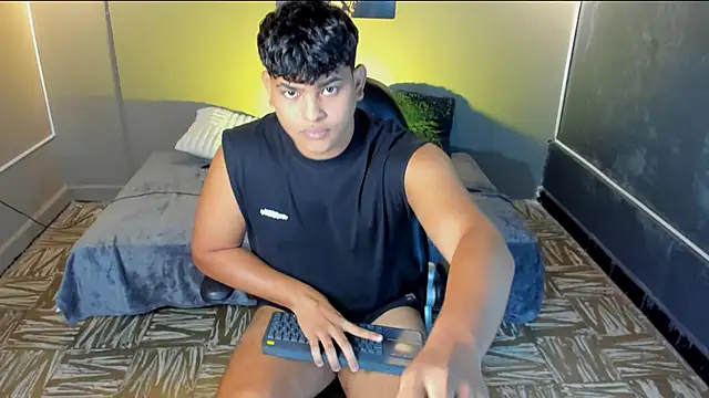 Snapshot of Nicole_and_thiago1 chatting on February 15, 9:22 pm Nicole and thiago1 online show from February 15, 9:22 pm