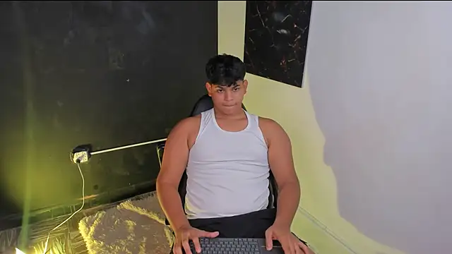 Snapshot of Nicole_and_thiago1 chatting on February 18, 9:00 pm Nicole and thiago1 online show from February 18, 9:00 pm