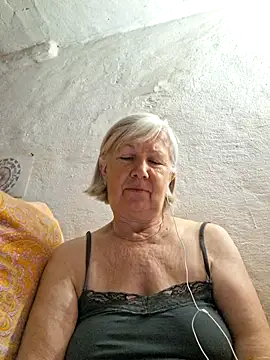 KlaudiaDarling online show from June 7, 6:33 pm