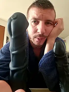 Snapshot of Angel-Boy30 chatting on January 9, 9:45 am Angel-Boy30 online show from January 9, 9:45 am