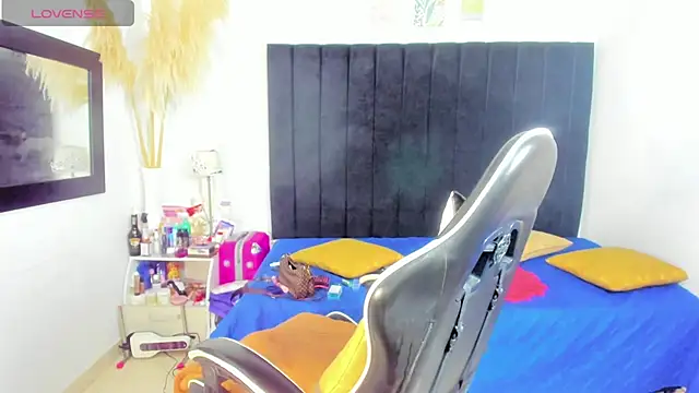 karen adamss online show from April 8, 5:07 am