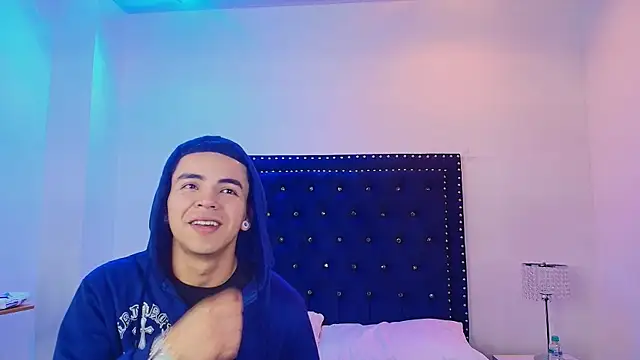 Jaden and sofia online show from April 16, 3:07 am