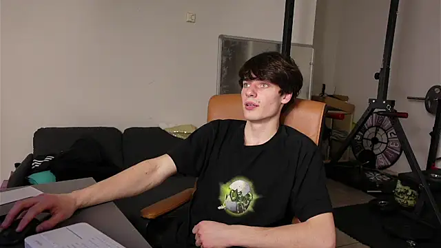 Snapshot of Daniel_Shawnn chatting on January 11, 6:35 pm Daniel Shawnn online show from January 11, 6:35 pm