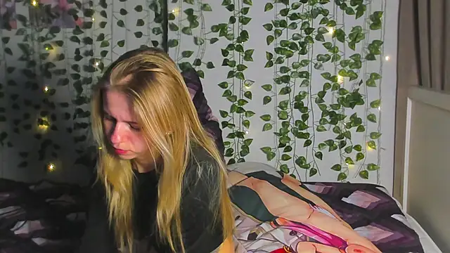 Snapshot of Cute_Madam chatting on January 6, 11:18 pm Cute Madam online show from January 6, 11:18 pm