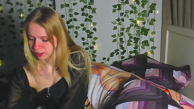 Snapshot of Cute_Madam chatting on January 9, 10:33 pm Cute Madam online show from January 9, 10:33 pm