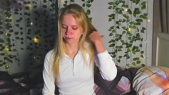 Snapshot of Cute_Madam chatting on January 12, 10:59 pm Cute Madam online show from January 12, 10:59 pm