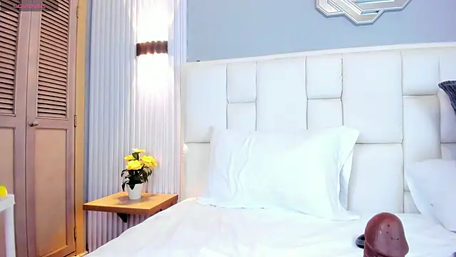 Elyn Leones online show from March 14, 10:59 pm