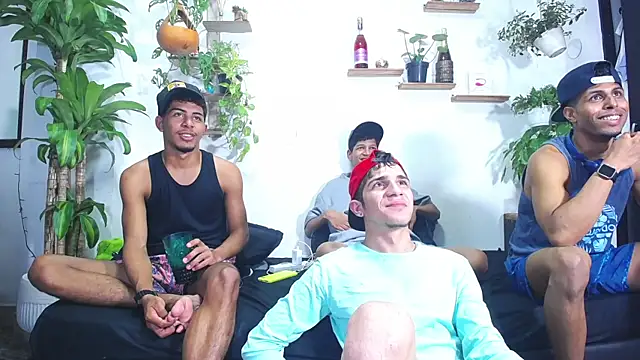 Interracial Snow Bunny online show from February 28, 11:28 pm