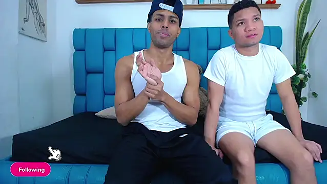 Interracial Snow Bunny online show from April 13, 9:20 pm